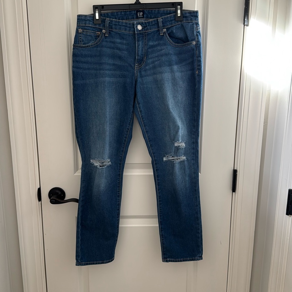 Gap distressed jeans‎